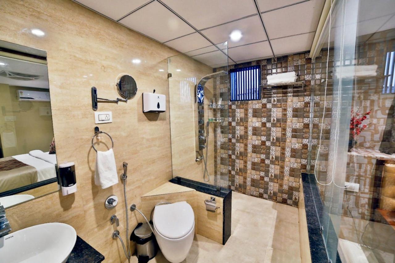 Hotel Kings Heritage Surate Extérieur photo