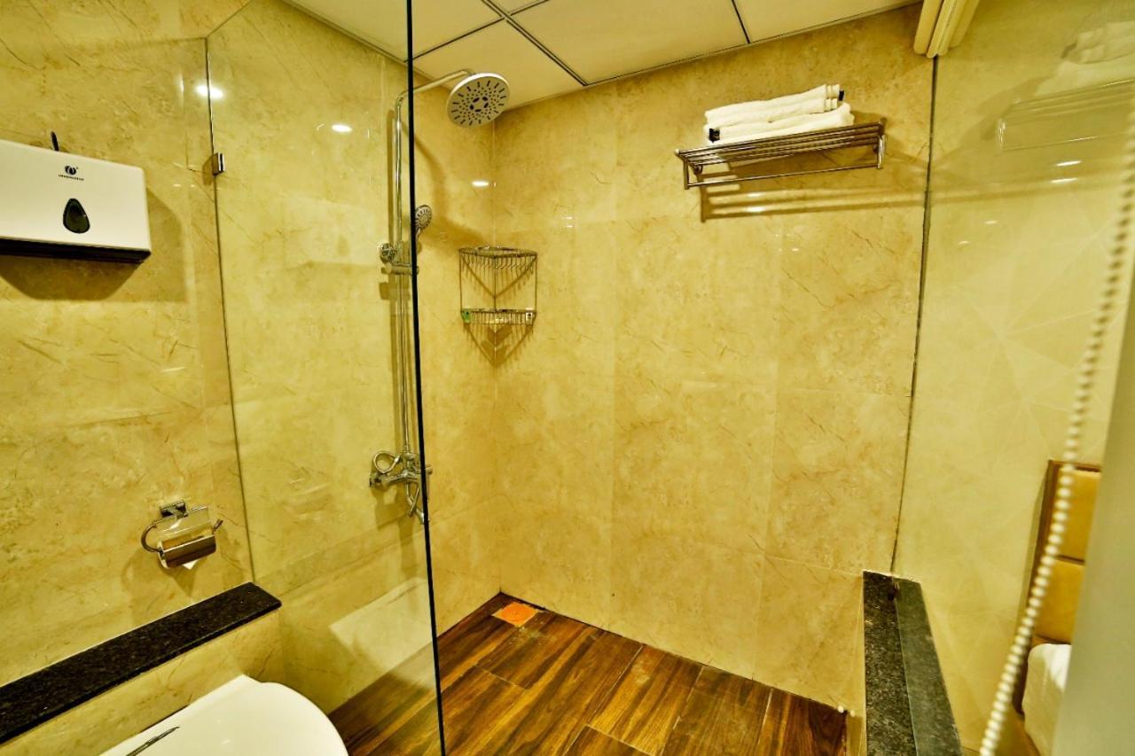 Hotel Kings Heritage Surate Extérieur photo
