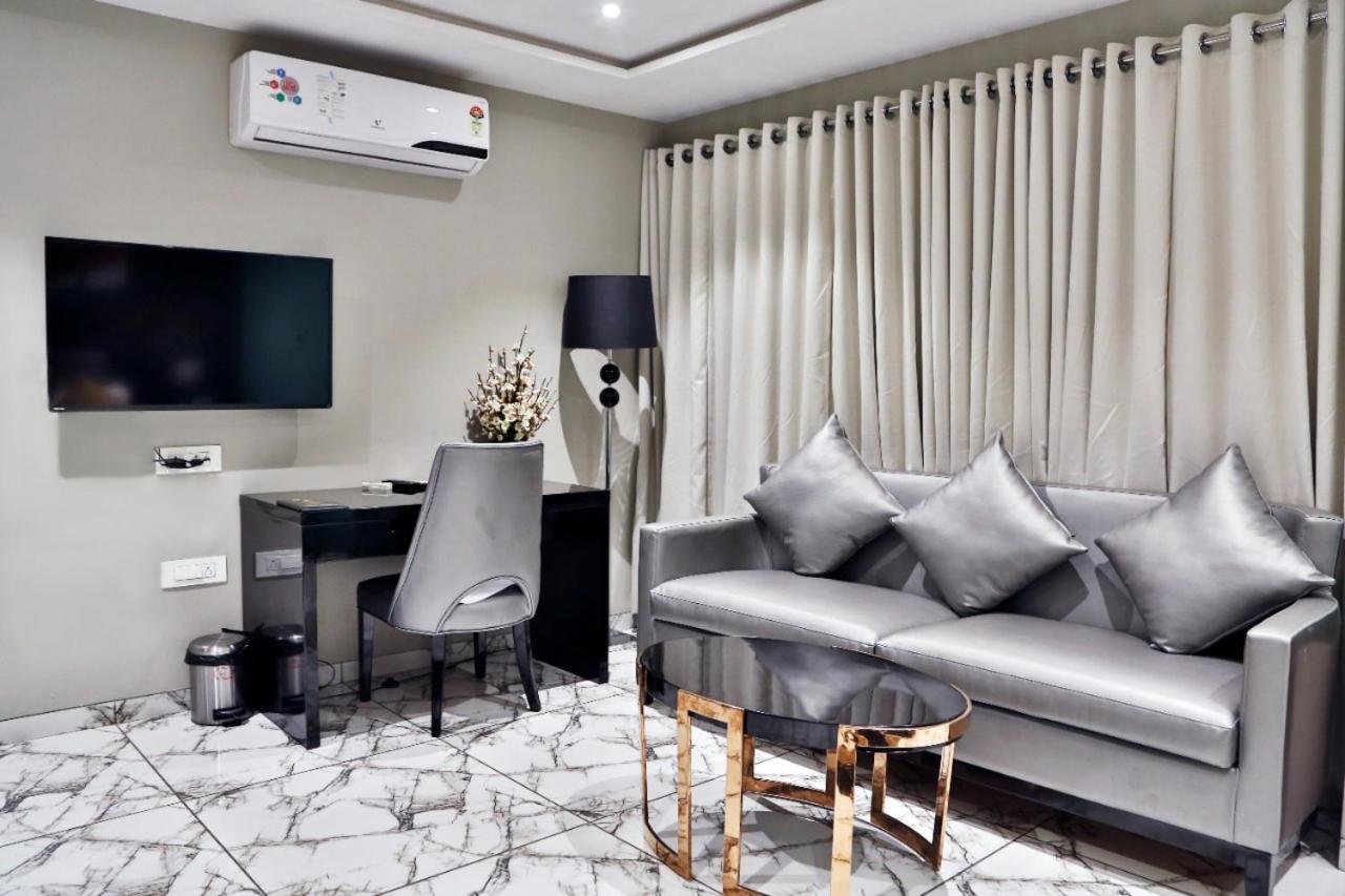 Hotel Kings Heritage Surate Extérieur photo