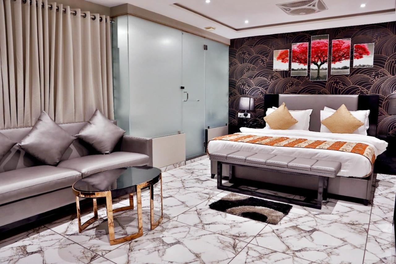 Hotel Kings Heritage Surate Extérieur photo
