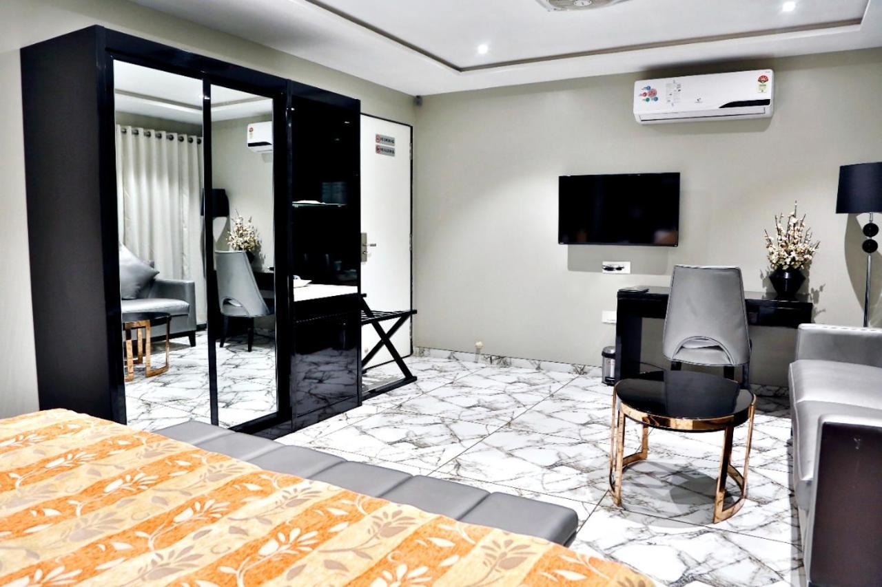 Hotel Kings Heritage Surate Extérieur photo