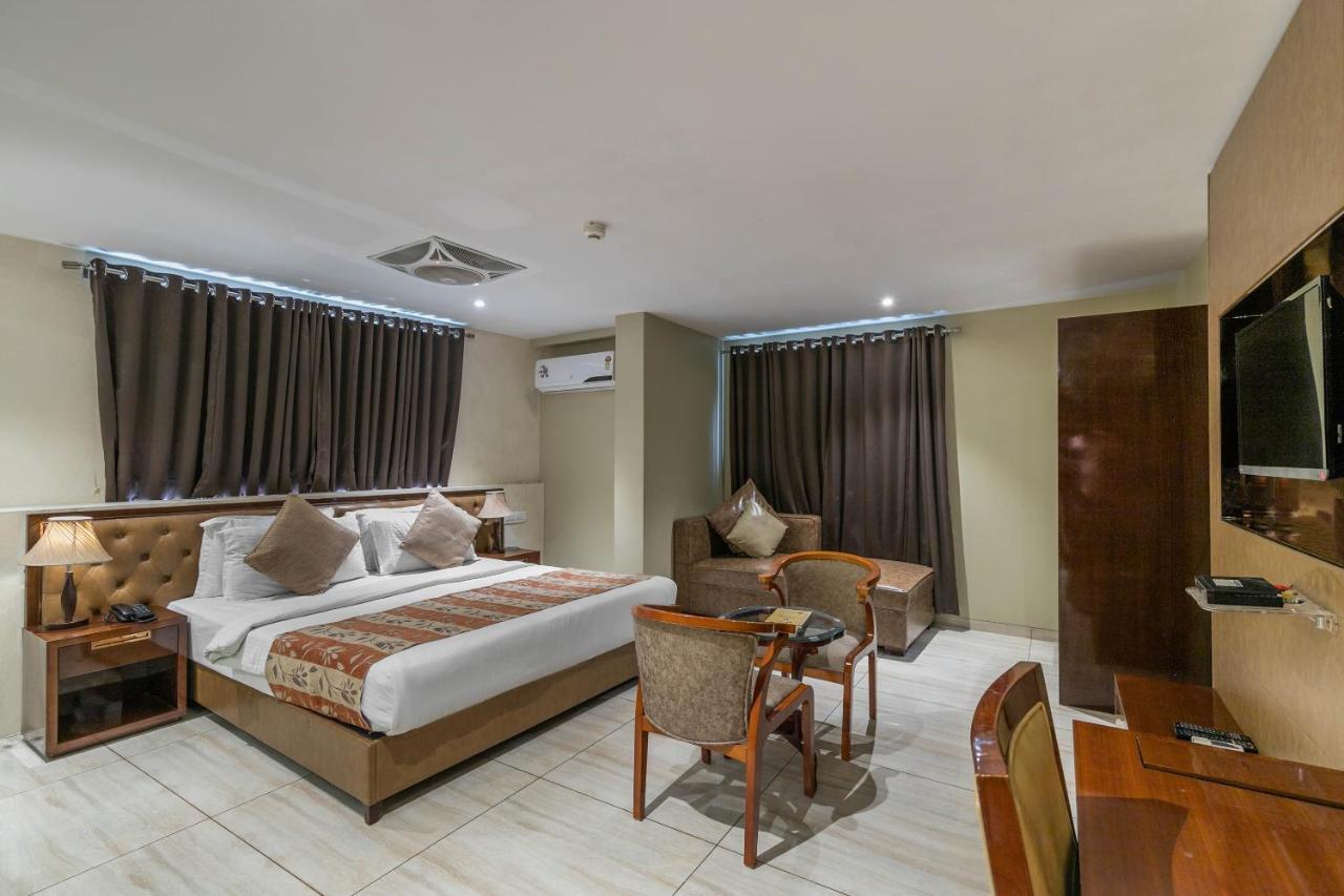 Hotel Kings Heritage Surate Extérieur photo