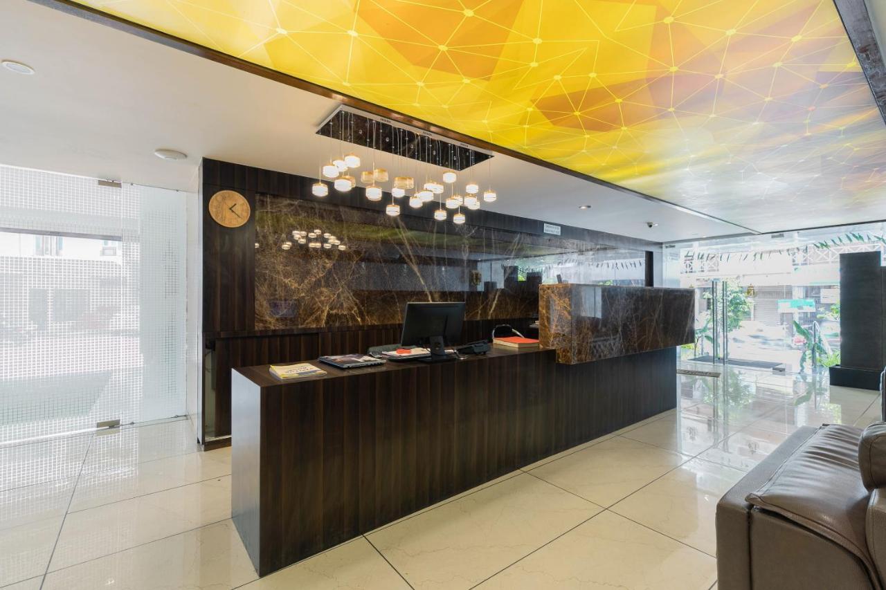 Hotel Kings Heritage Surate Extérieur photo