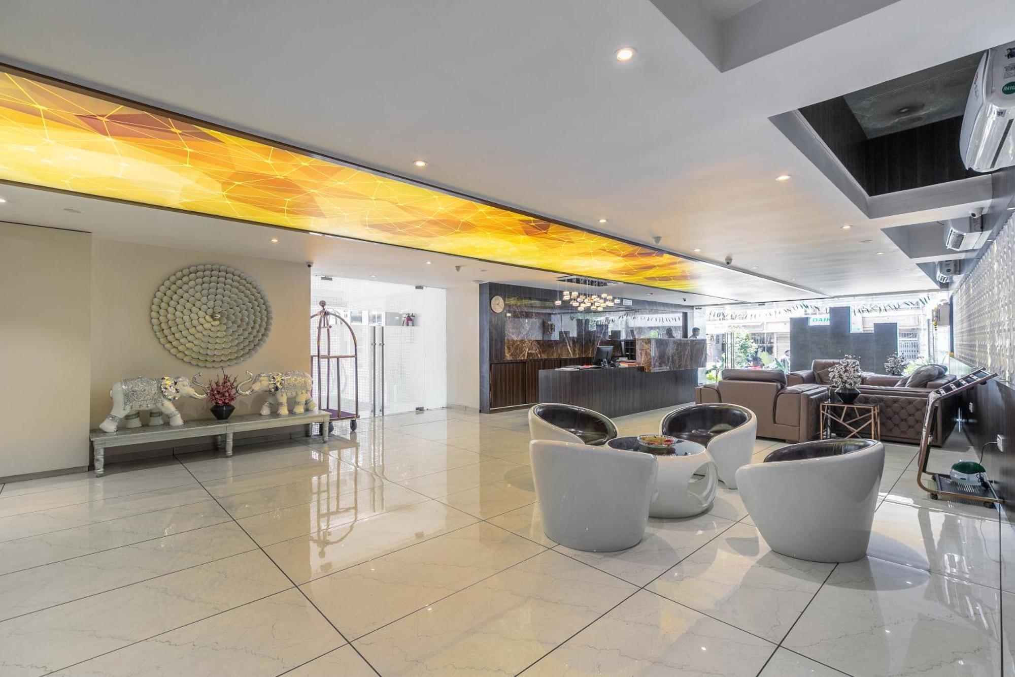 Hotel Kings Heritage Surate Extérieur photo
